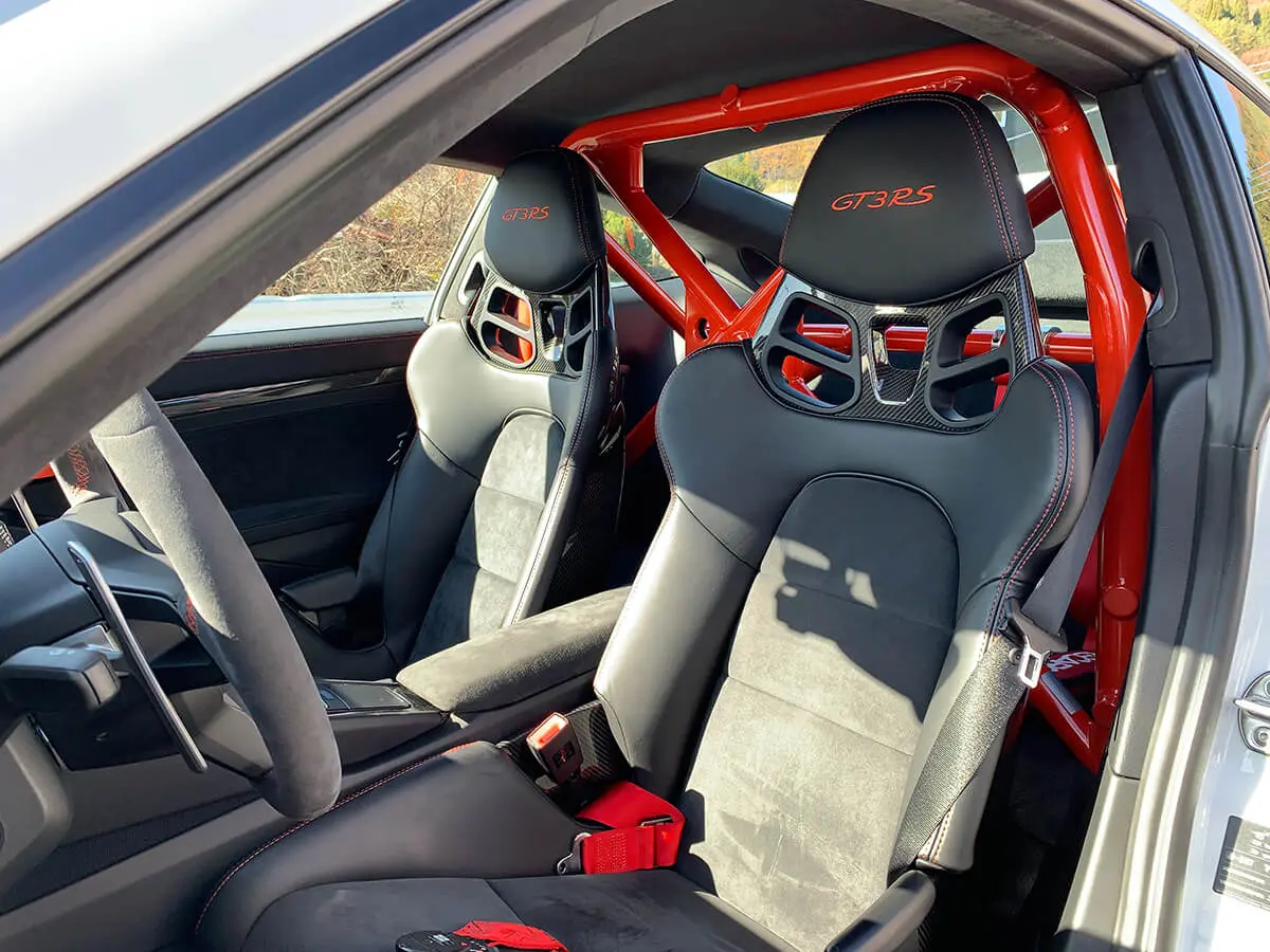 Intérieur voiture sport